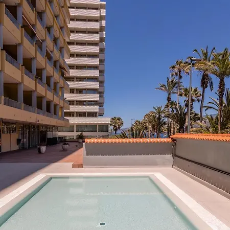 Palmeras Playa Studio: Pools, Beach, Sun & Shore Apartament